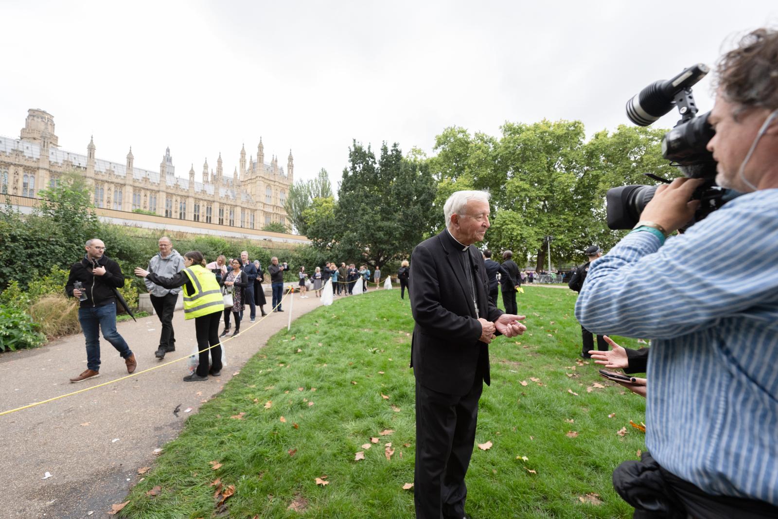 Cardinal joins faith leaders in condemning violence