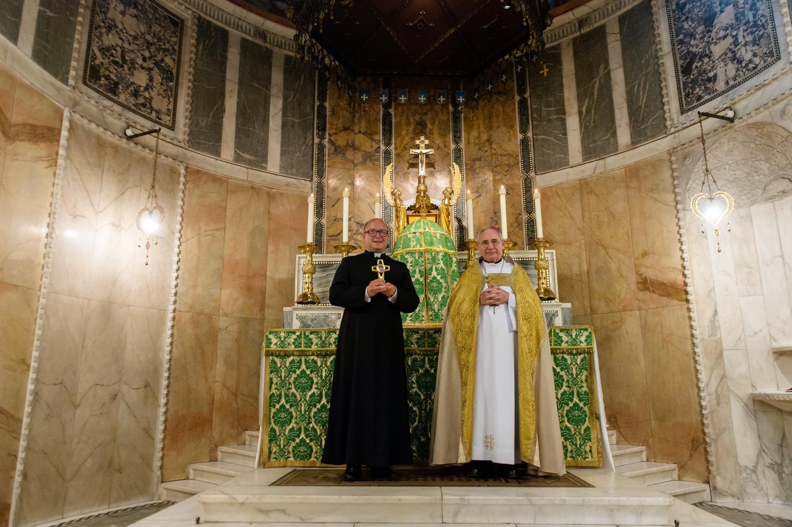 Fr Bartosz receives the relic of Blessed Carlo Acutis from Bishop Paul McAleenan