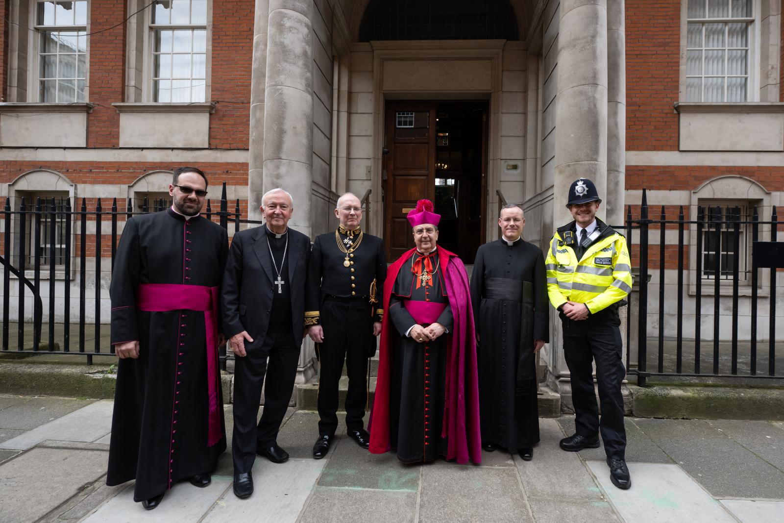 Cardinal Vincent welcomes new Nuncio to Great Britain - Diocese of Westminster