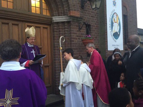 Bishop John Opens Doors of Mercy - Diocese of Westminster