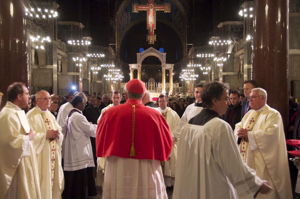 Thousands welcome Cardinal Nichols at Westminster Cathedral
