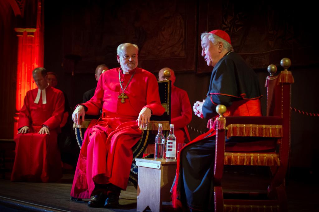 Cardinal Vincent Thanks Bishop Richard Chartres - Diocese of Westminster