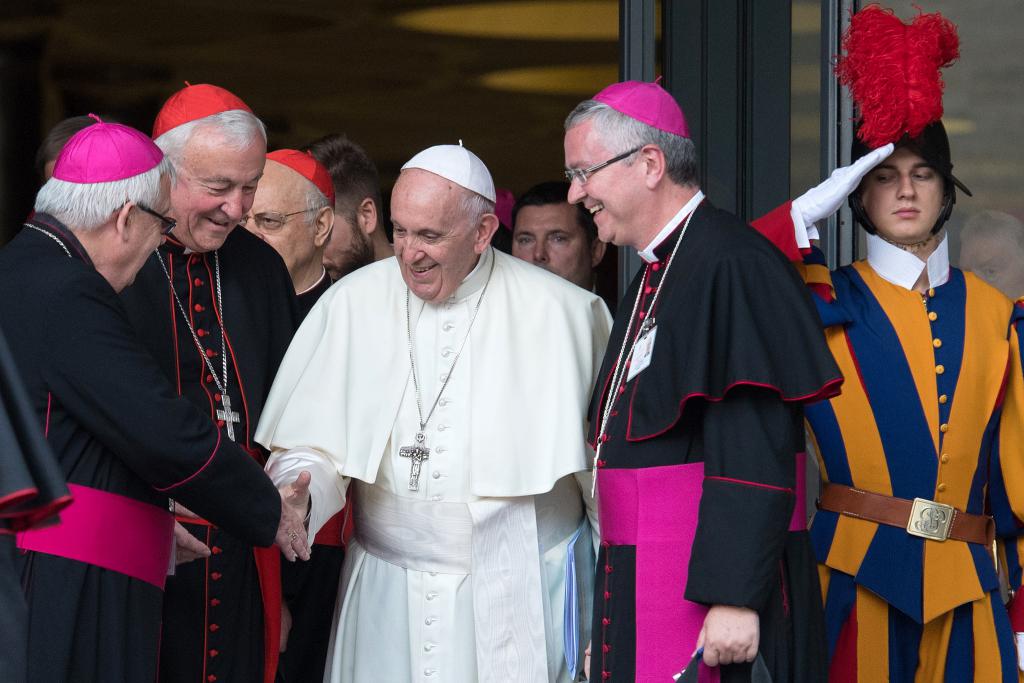 Cardinal reflects on first days of synod on youth