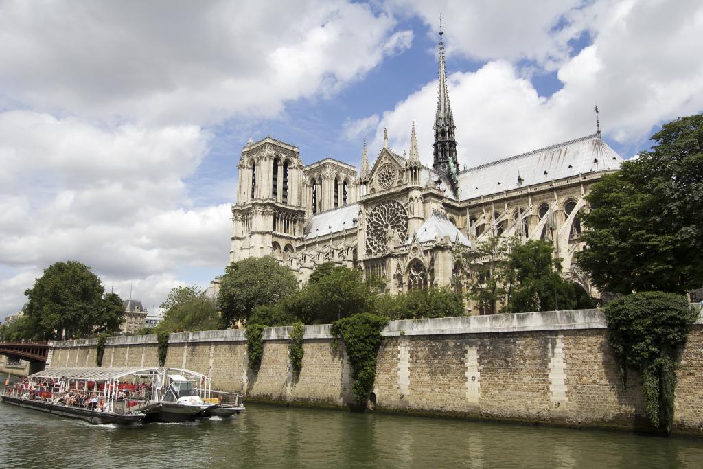 Cardinal expresses shock at Notre Dame Cathedral fire - Diocese of Westminster