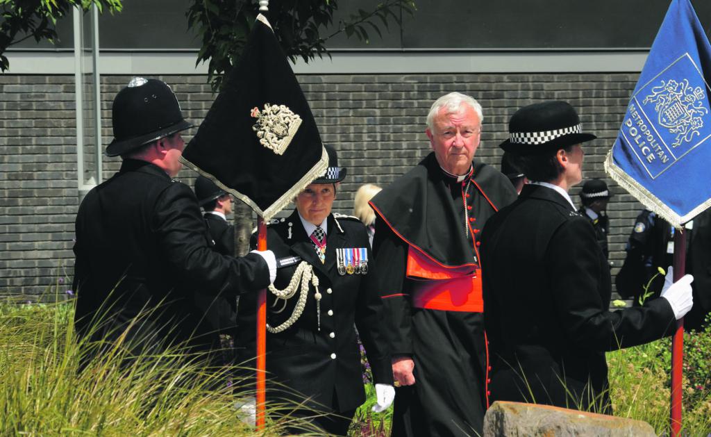 Cardinal praises 'selfless courage' of police 