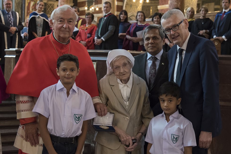 Cardinal presents Benedict Medal to Sr Berchmans - Diocese of Westminster