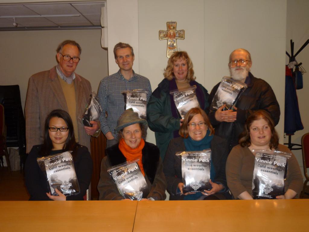 Volunteers distribute winter survival packs on streets of London - Diocese of Westminster