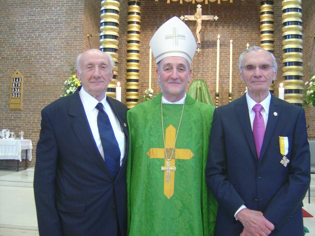 Nuncio presents Papal Awards in Stanmore - Diocese of Westminster