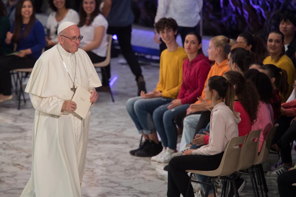 Pope Francis with young people at the Youth Synod (Photo: Mazur/Catholicnews.org.uk)