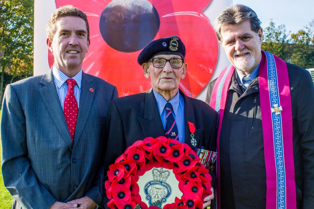 Bishop Douglass School commemorate Armistice Day with veteran. - Diocese of Westminster