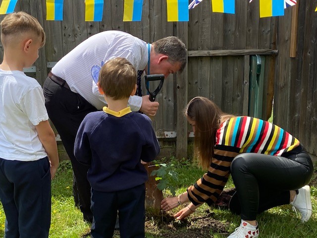Tree planting a symbol of peace and hope for Ukraine - Diocese of Westminster
