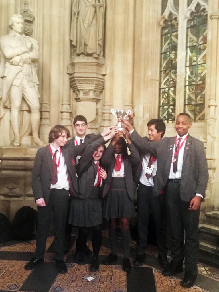 Desacuerdo Laboratorio Propuesta 6 in 6000: Cardinal Pole students win national debate competition - Diocese  of Westminster