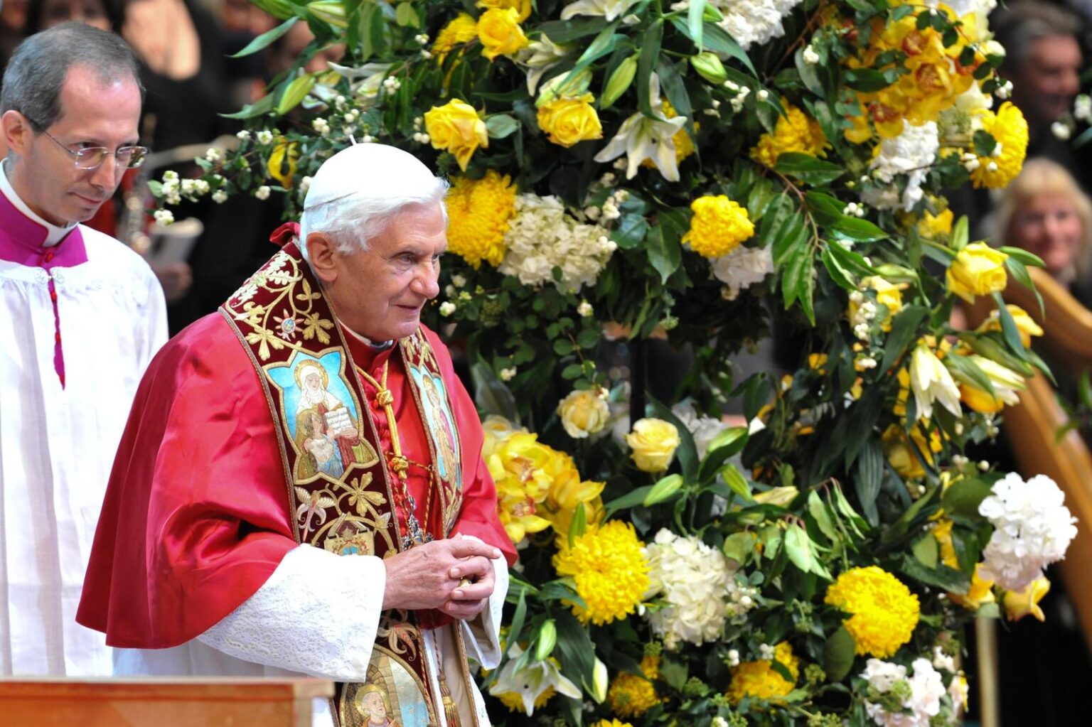 Pope Francis asks for prayers for Benedict XVI – Diocese of Westminster