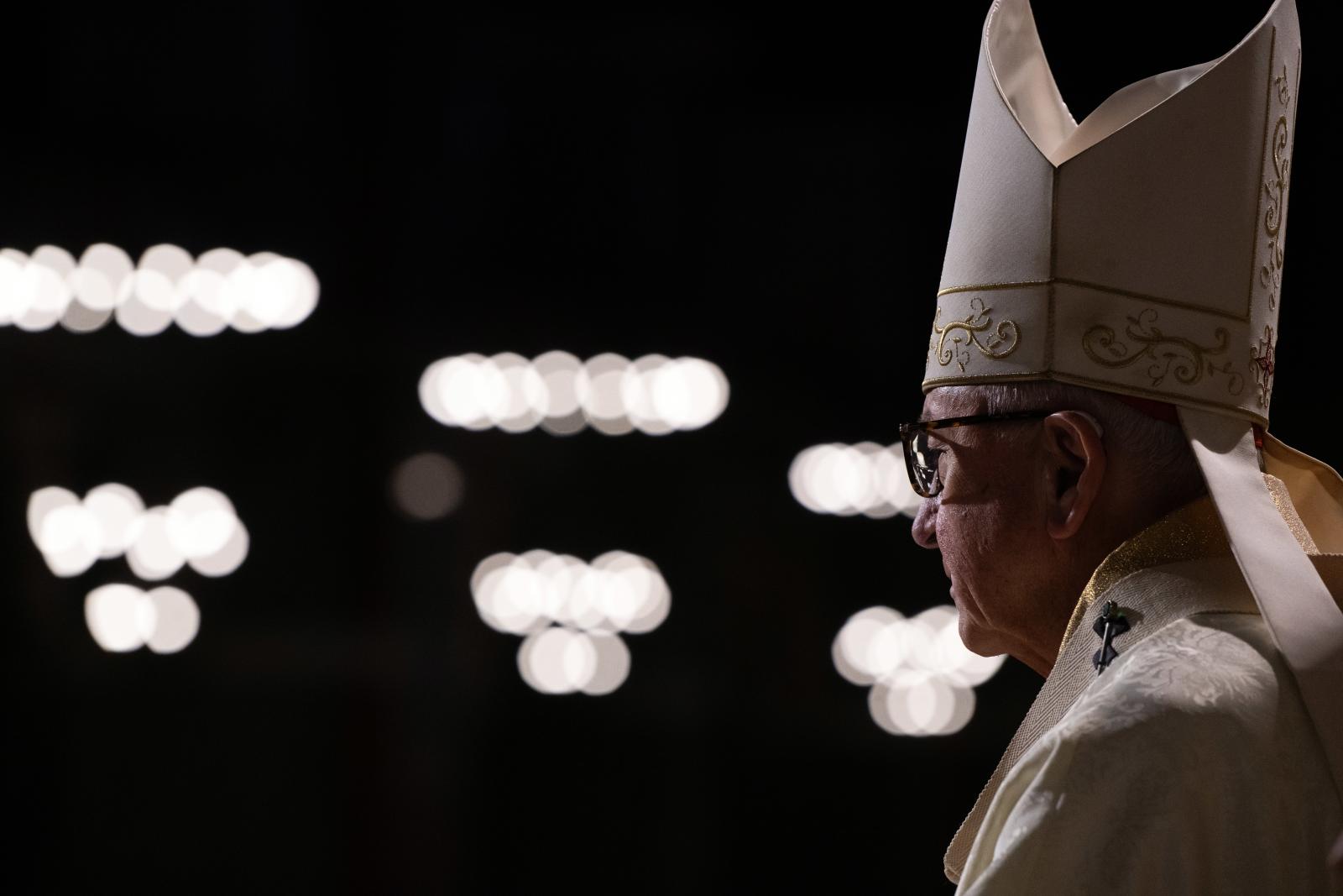 Cardinal Nichols prays for those who died in Hong Kong fire